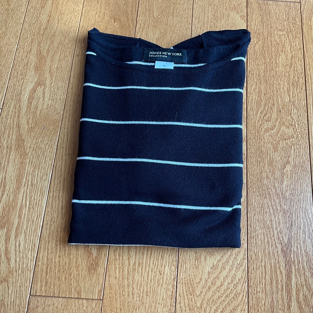 Jones New York long sleeve Women’s T-shirts Black w Thin white stripes Size XL
